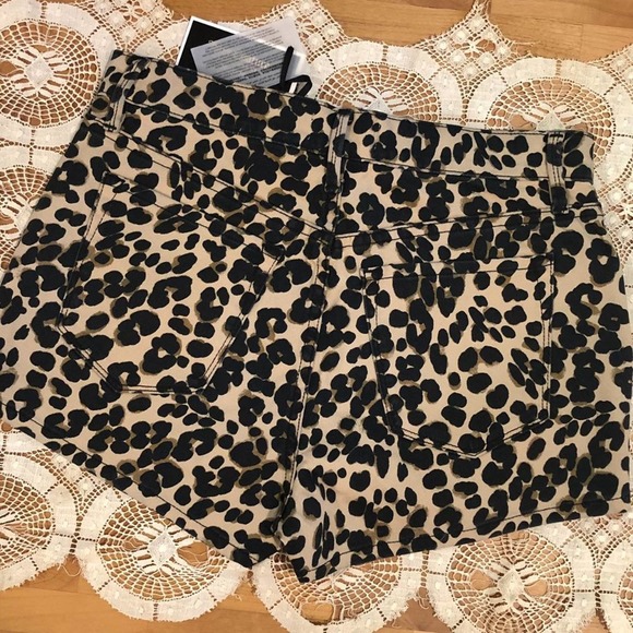 Juicy Couture Tan Leopard Cheetah Print Girlfriend Shorts - Picture 2 of 4